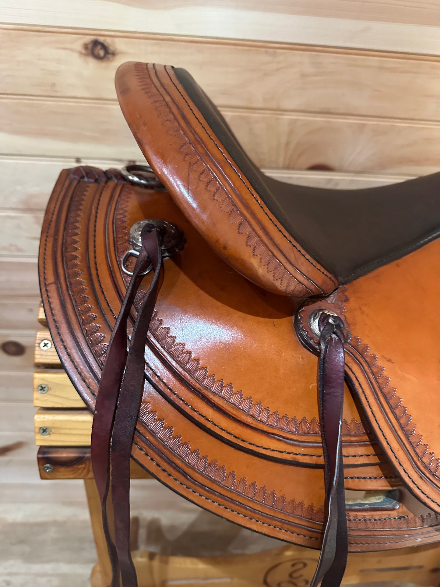 16” Circle Y Omaha Flex-Lite Round Skirt Western Trail Saddle Model 1554