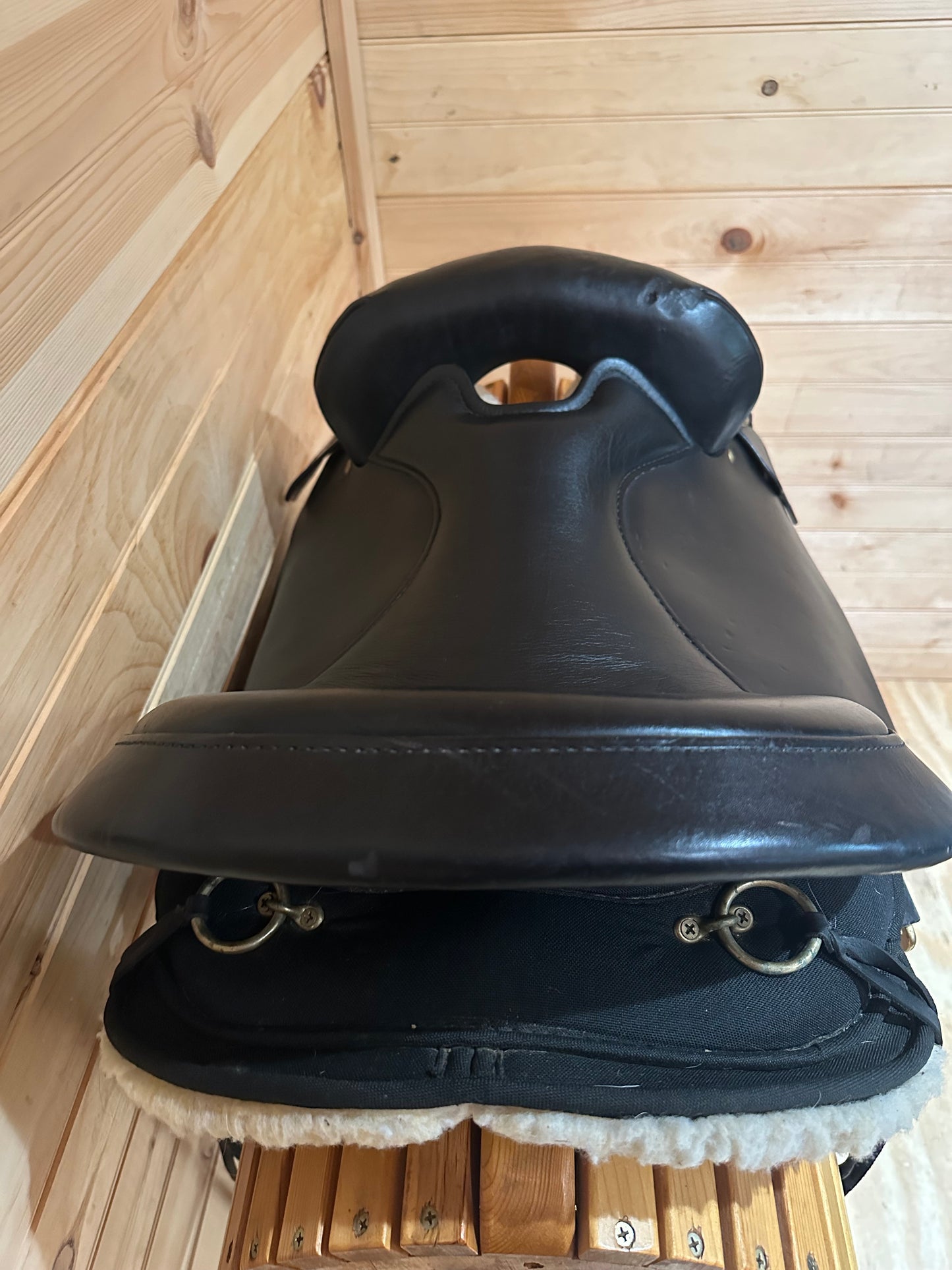 16” Circle Y High Horse Highbank Endurance Trail-boss Saddle Model 6916