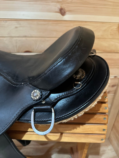 15.5” National Bridle Shop Gaited Western Trail Saddle Model 6981