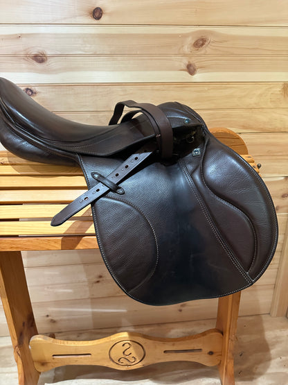 17.5” Stubben Genesis Deluxe CC Jumping Saddle (31cm)