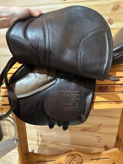 17.5” Stubben Genesis Deluxe CC Jumping Saddle (31cm)