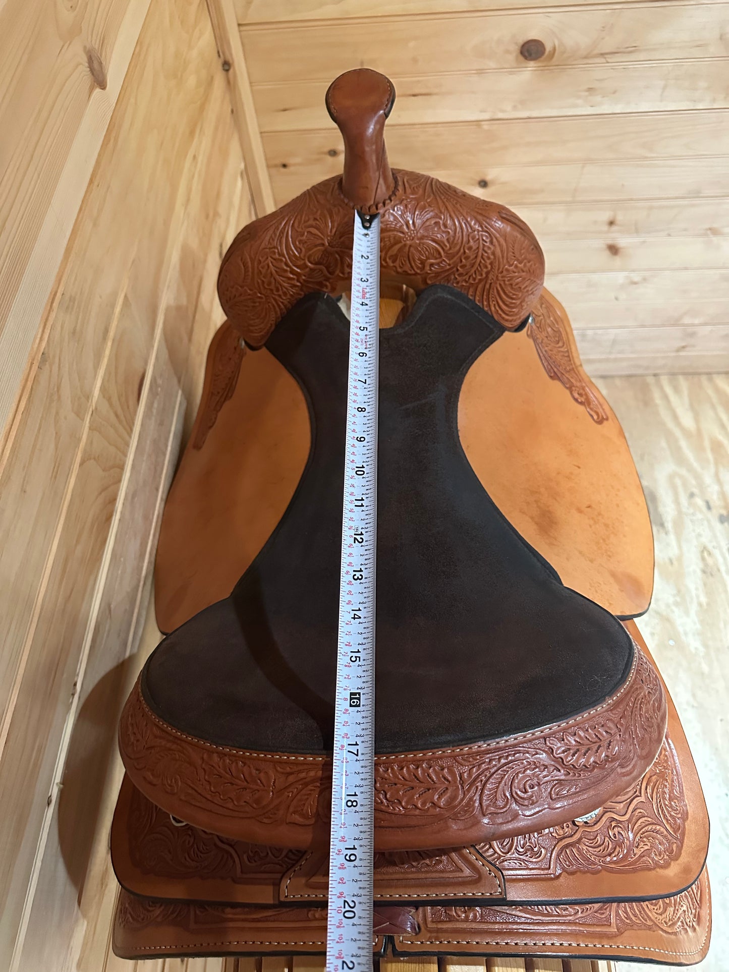 17” Circle Y High Horse Mineral Wells Western Trail Saddle Model 6812
