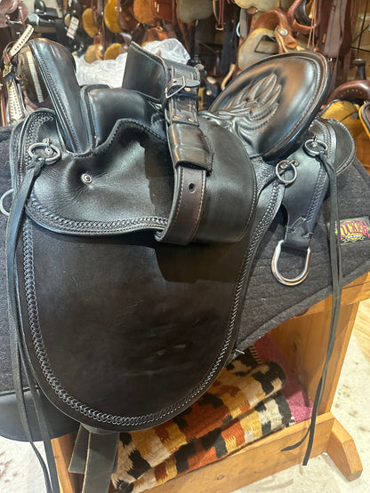 15.5” Tucker River Plantation Endurance Trail Saddle Model 146 (2016)