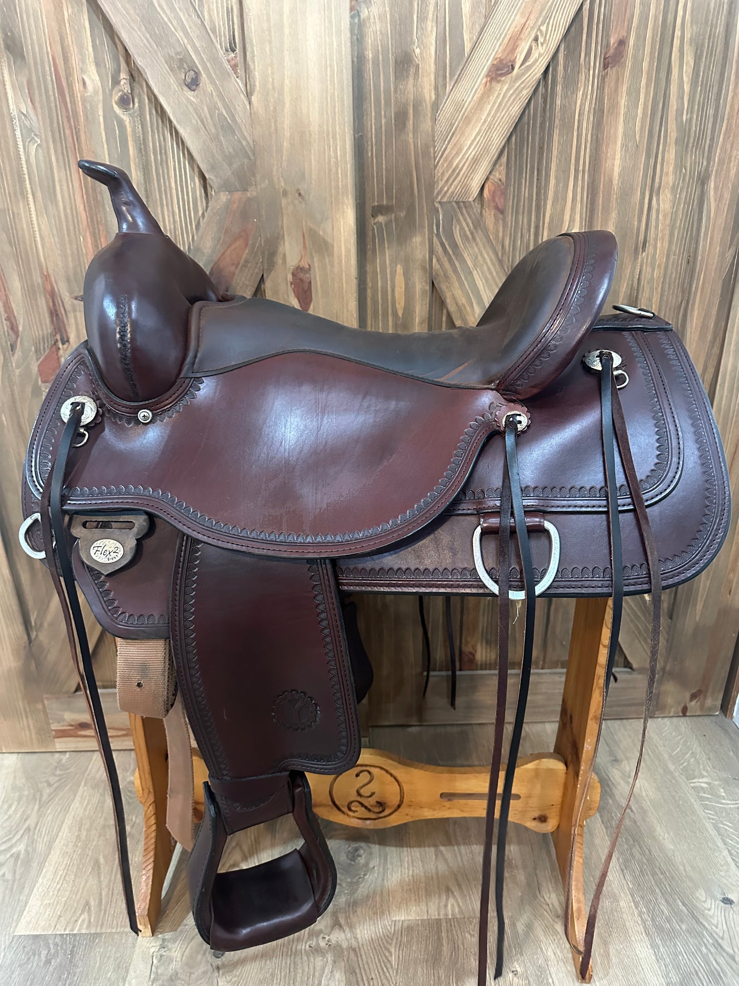 17” Circle Y Topeka Flex2 Western Trail Saddle - Extra Wide