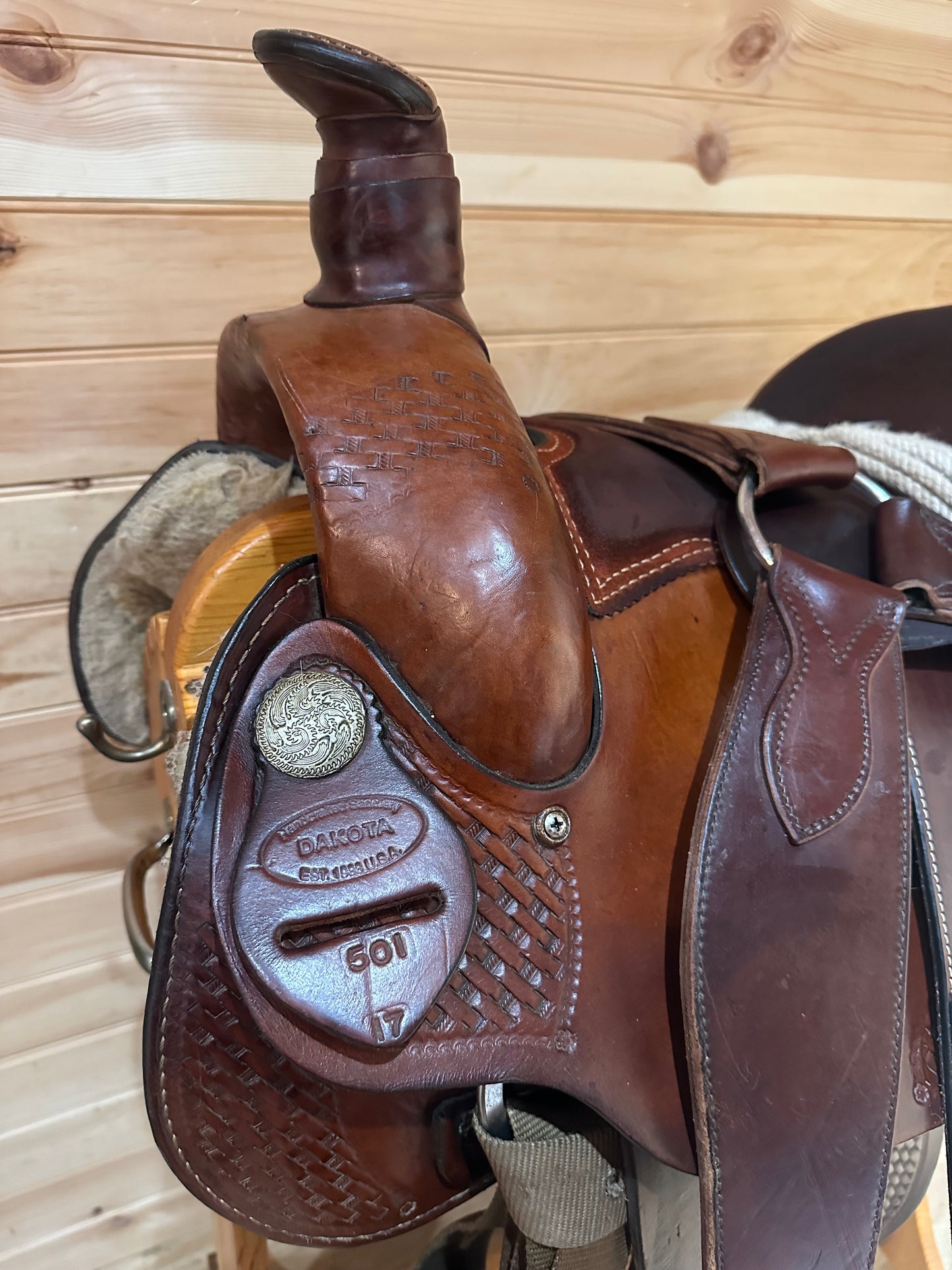 17” Dakota Saddlery Western Roping Saddle Model 501 *Package*