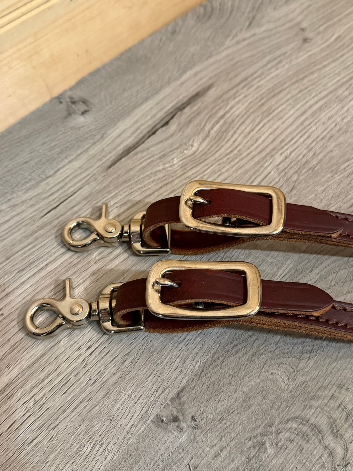 Dotted Leather Split Reins 8’ Quick Change Ends w/ Snaps - Burgundy