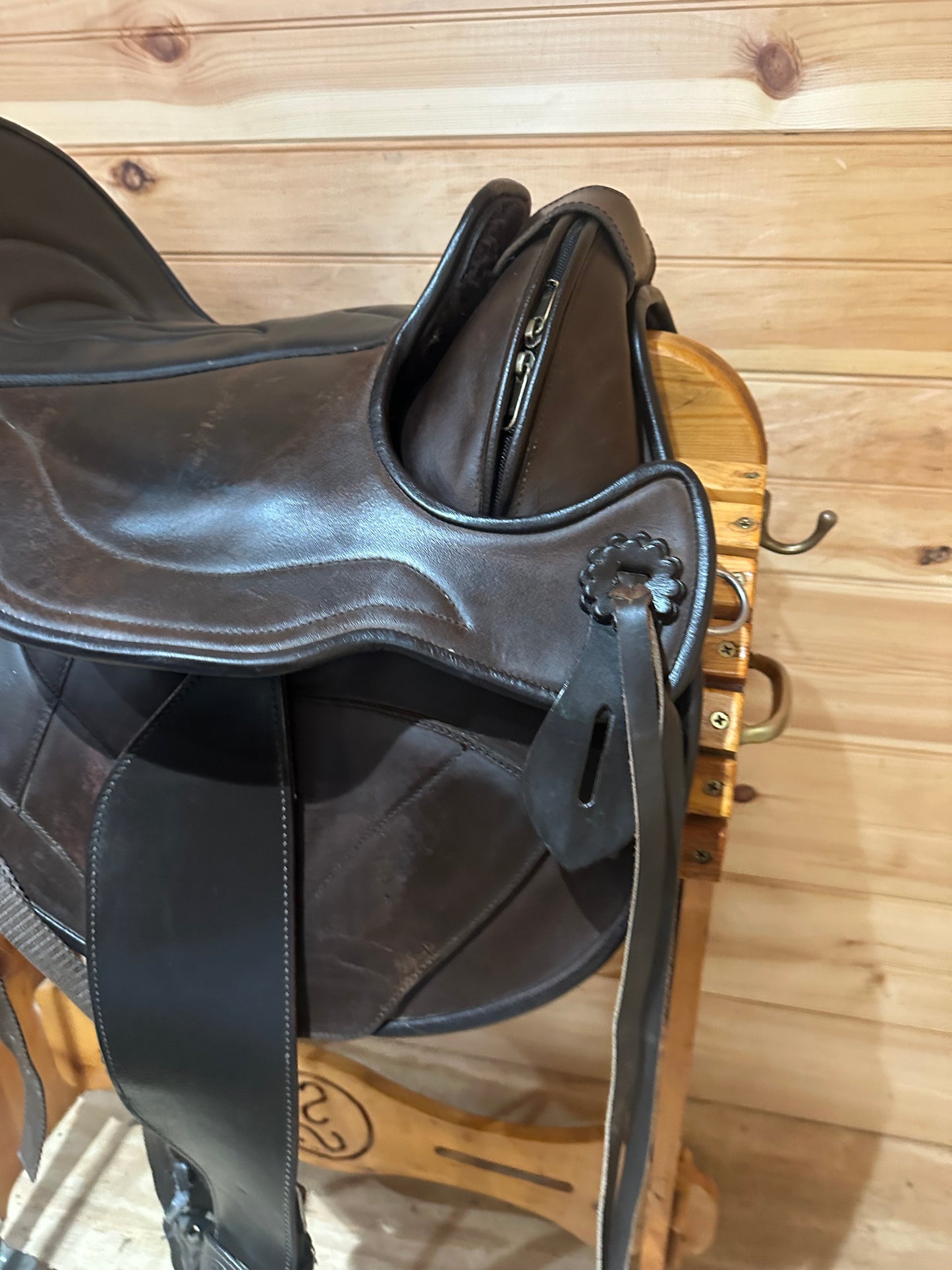 16” Edix Tiamo Treeless Endurance Trail Saddle