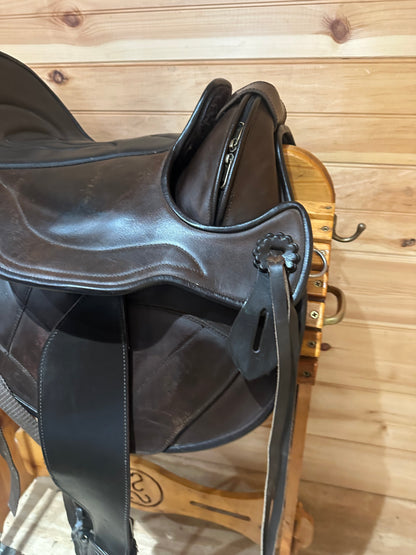 16” Edix Tiamo Treeless Endurance Trail Saddle
