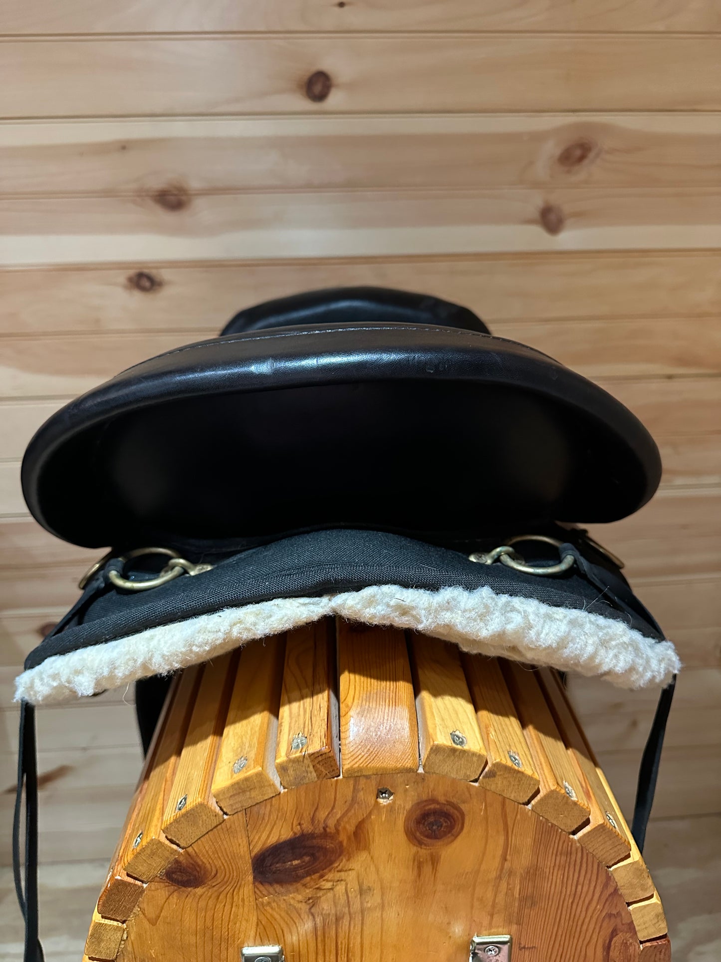 16” Circle Y High Horse Highbank Endurance Trail-boss Saddle Model 6916