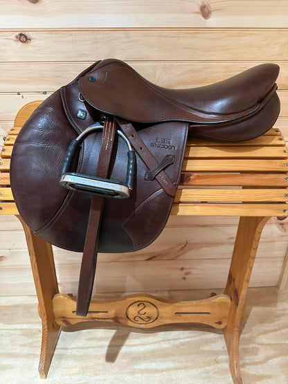 17” Stubben Portos Elite Deluxe Close contact/Jumping Saddle 27cm