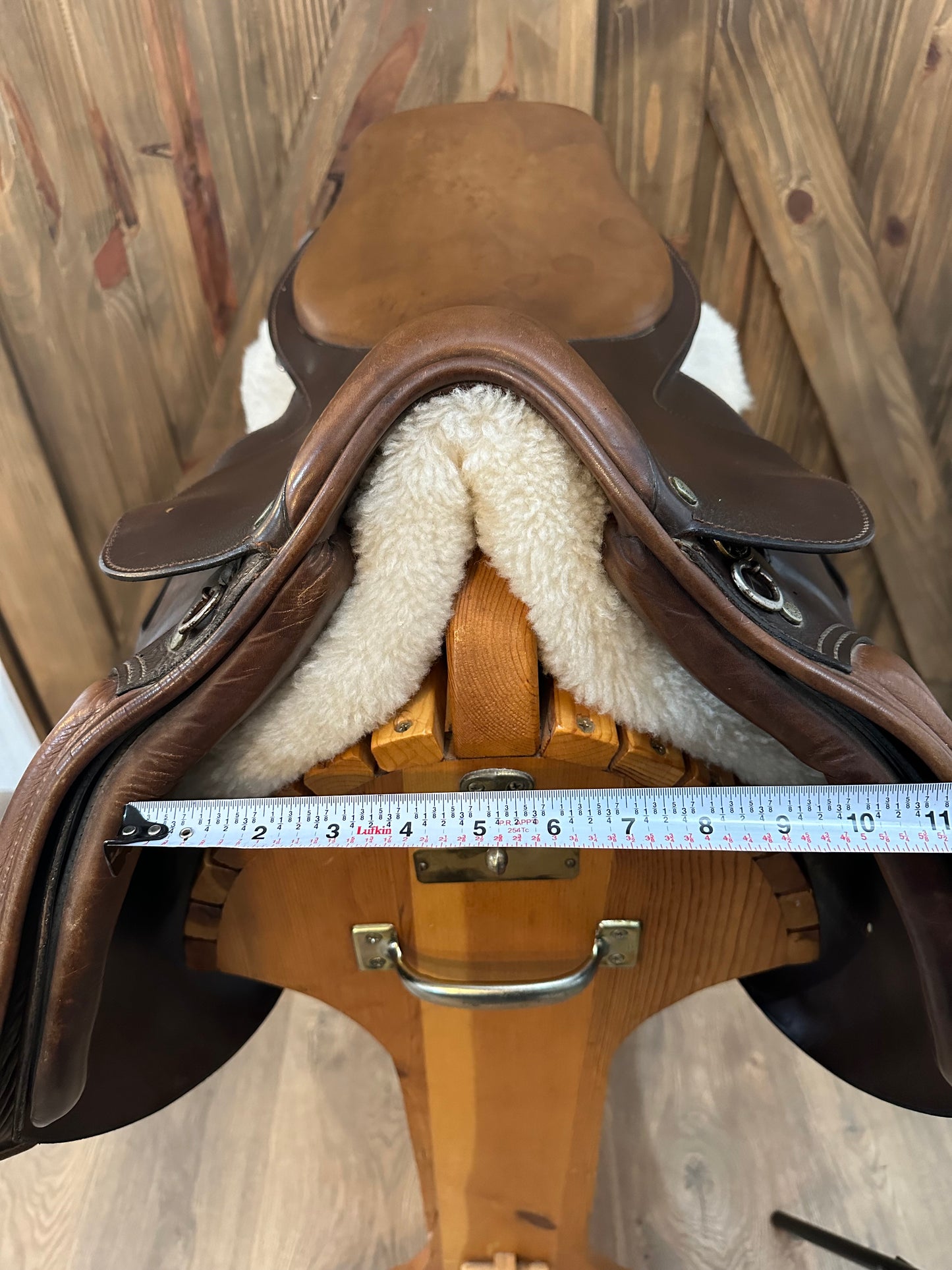 17.5” Crosby Prix Des Nations Close Contact Saddle