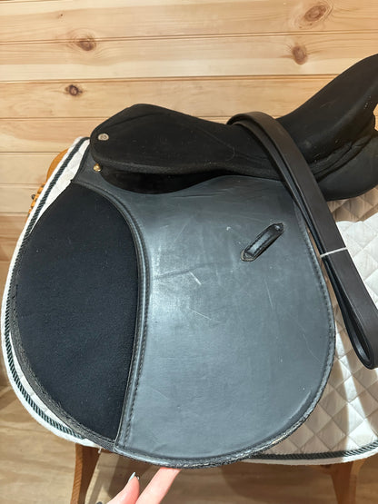 17” Riviera All-Purpose Synthetic English saddle