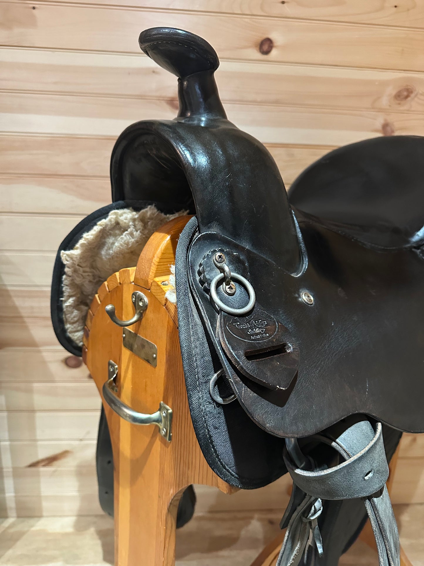 16” Crest Ridge Sentry Lite Western Trail Saddle