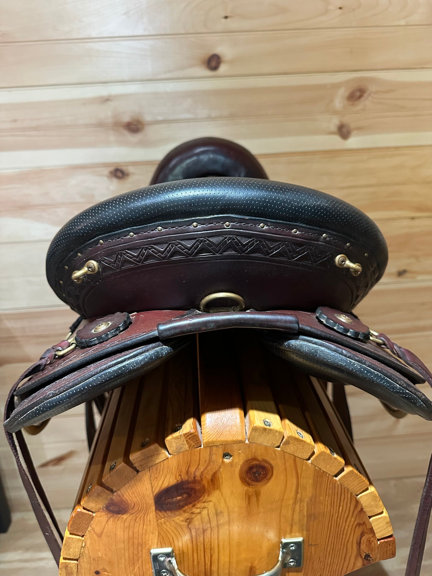 18” Big Horn Sil-Cush Flex Endurance trail saddle Model 1685.8