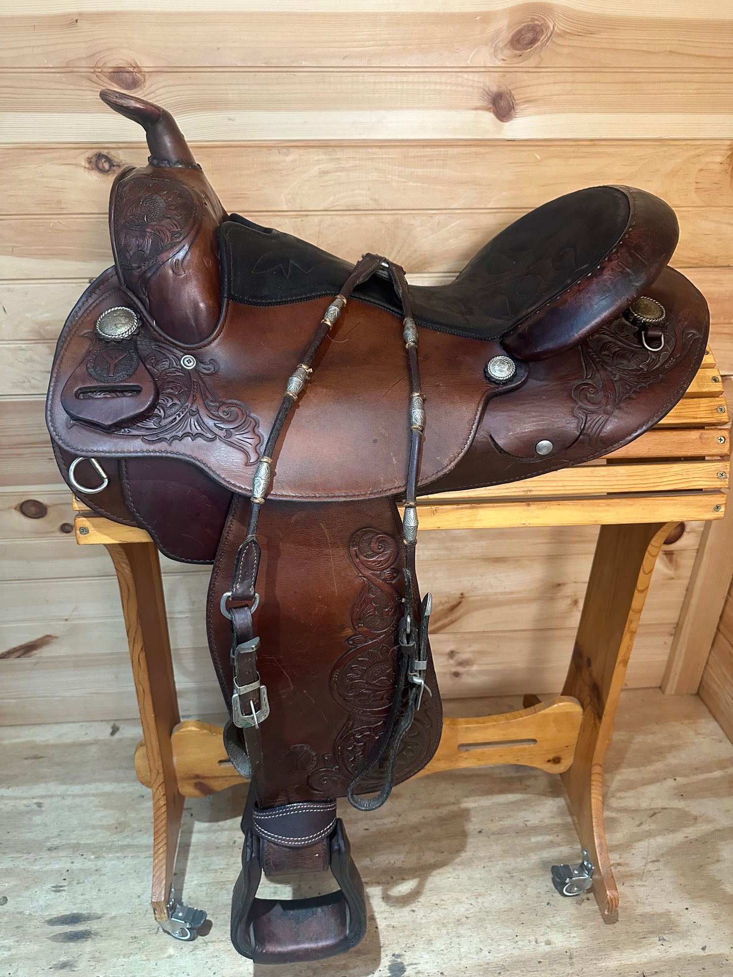 16” Circle Y Arabian Round Skirt Western Trail Saddle Model 2126