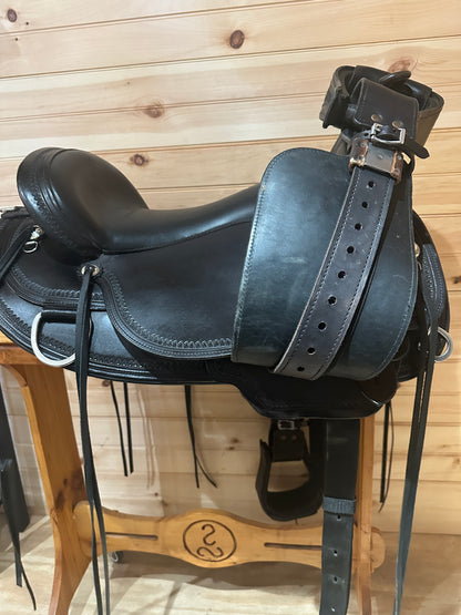 17” Circle Y Omaha Flex2 Western Trail Saddle Model 1554