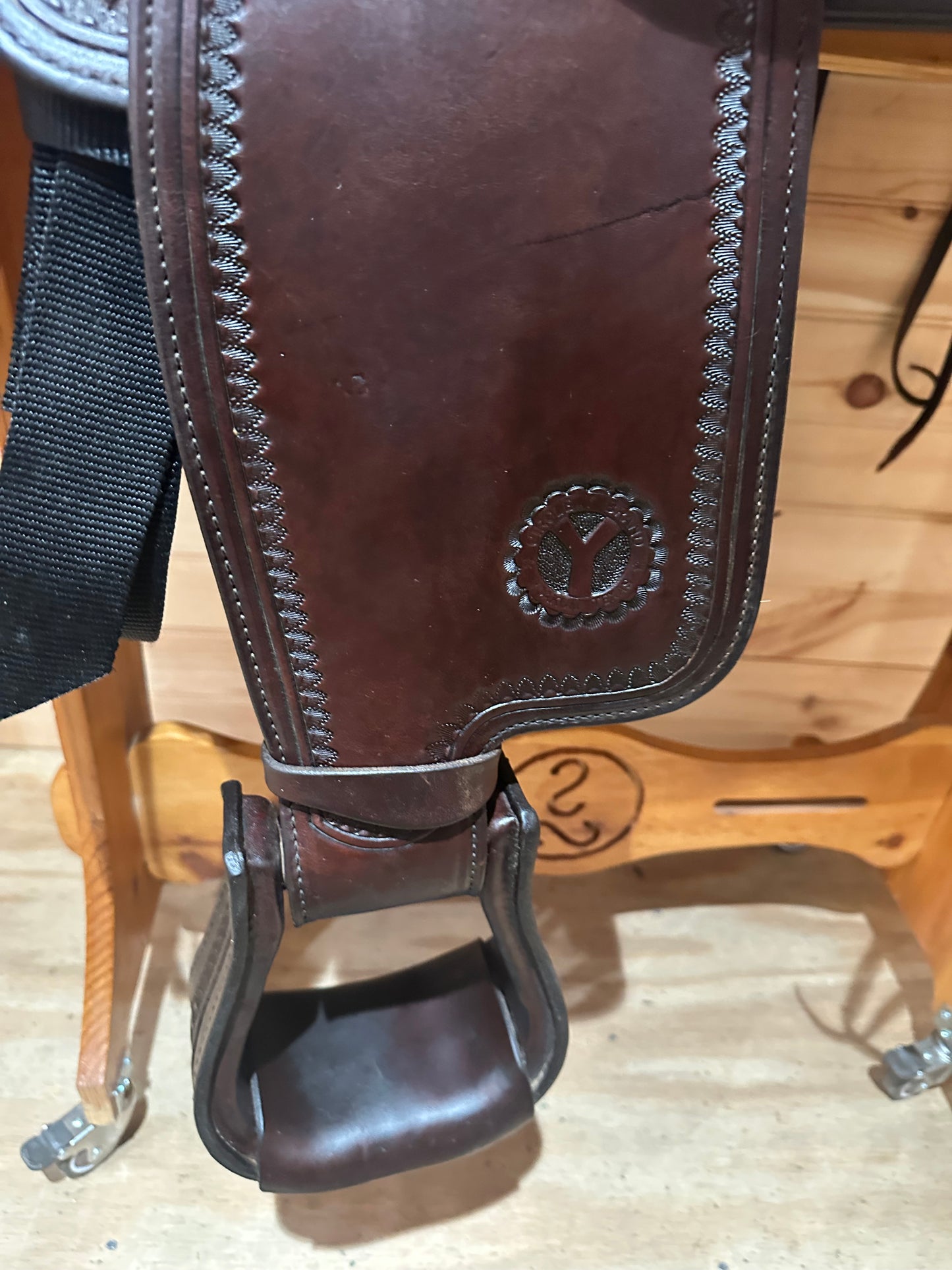 17” Circle Y Omaha Flex-Lite Round Skirt Western Trail Saddle Model 1554