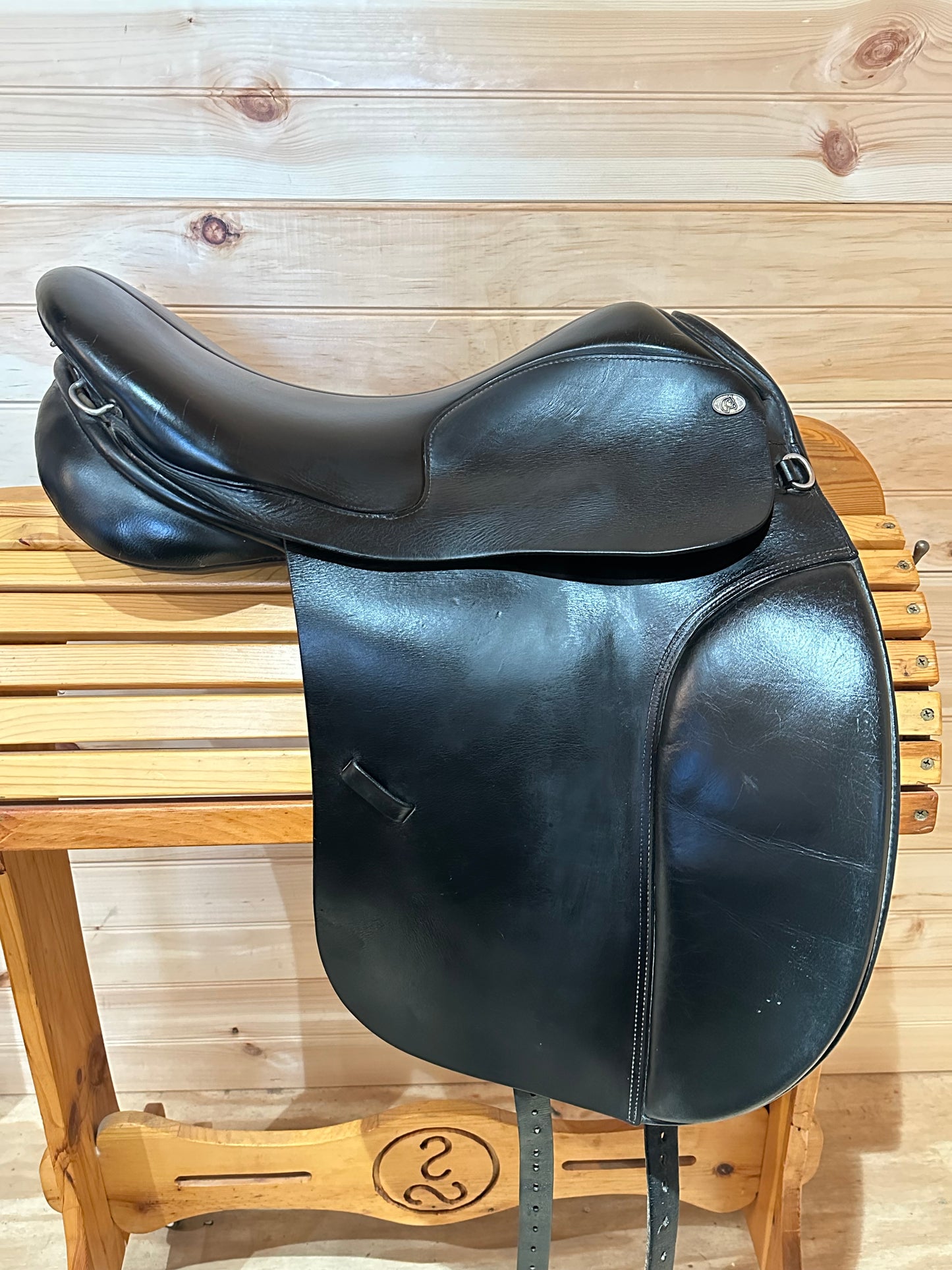 18” Duett Bravo Dressage Saddle (XW 36)