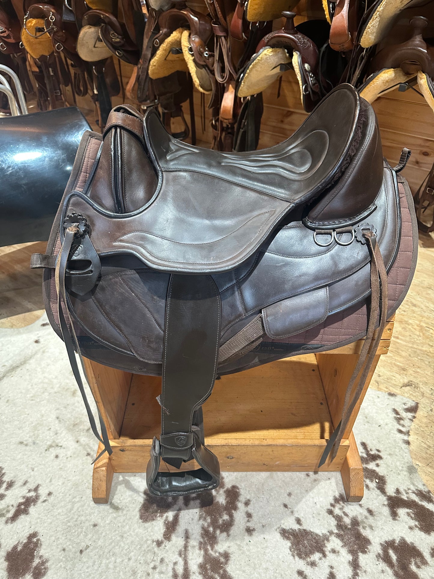 16” Edix Tiamo Treeless Endurance Trail Saddle