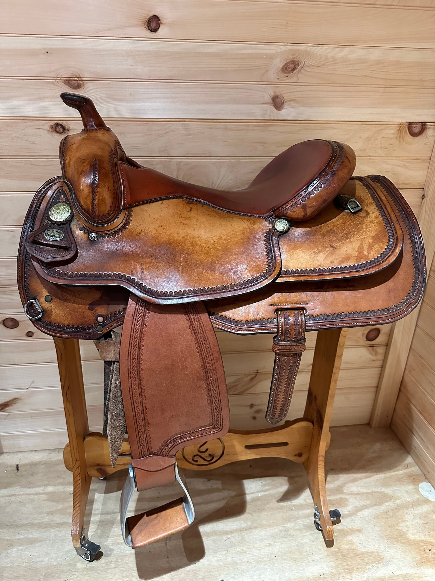 16” Circle Y Reiner Western saddle Model 1375