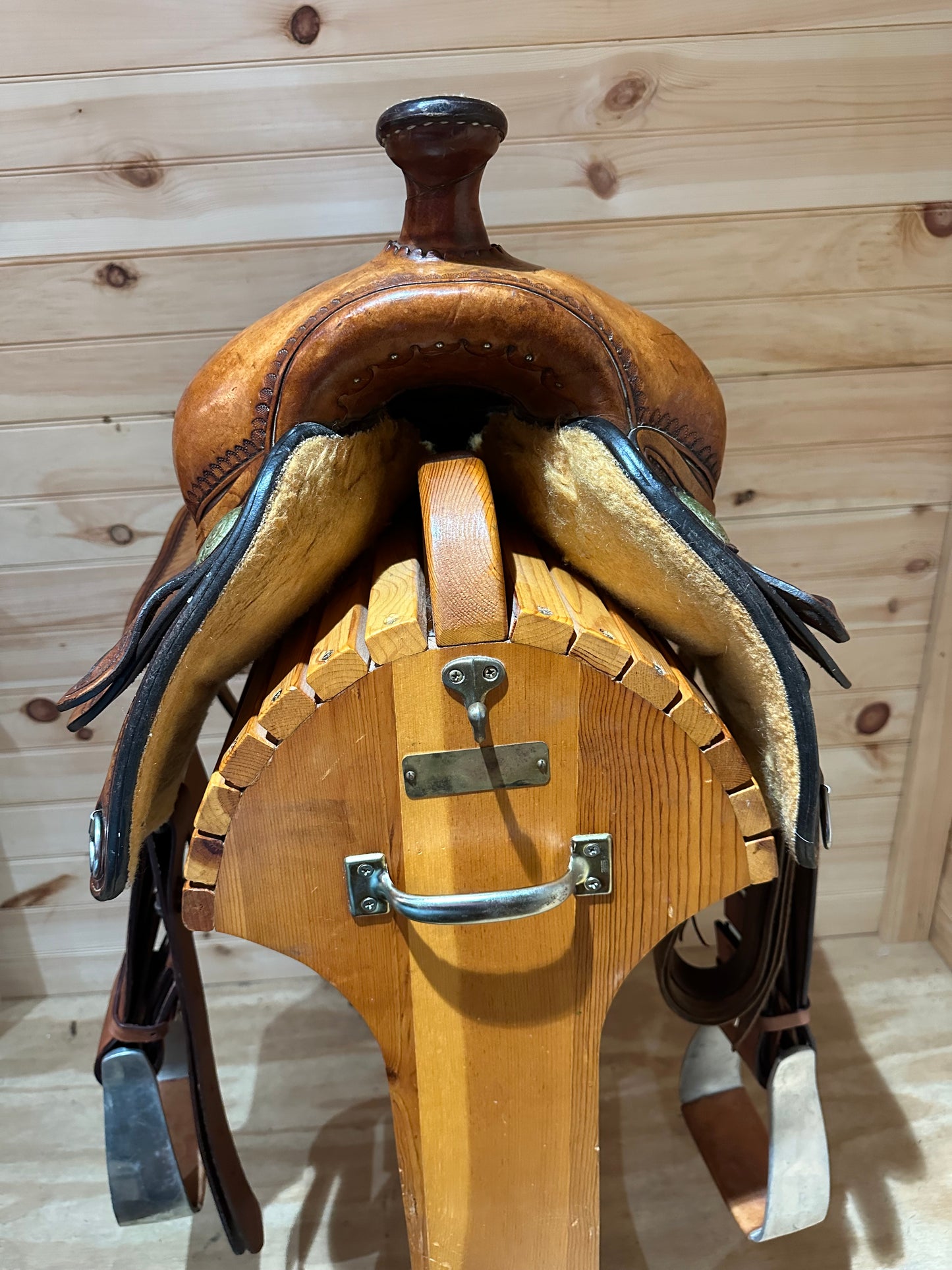 16” Circle Y Reiner Western saddle Model 1375