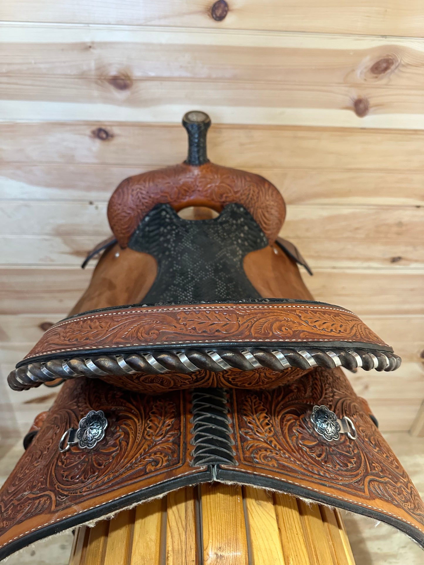16” Circle Y High Horse Jewel Western Barrel Saddle Model 6224 (2017)