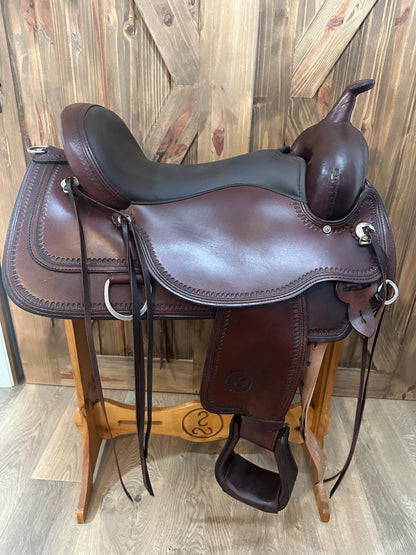 17” Circle Y Topeka Flex2 Western Trail Saddle - Wide