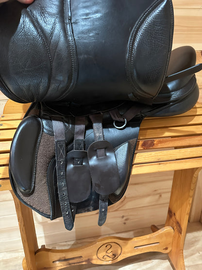 17.5” Kent & Masters S-Series Universal GP Saddle