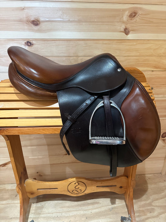 17.5” CWD SE01 4L Jumping Saddle (2013)