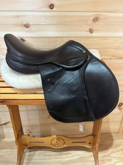 17.5” Royal Heritage Jumping Saddle *Adjustable Gullet*