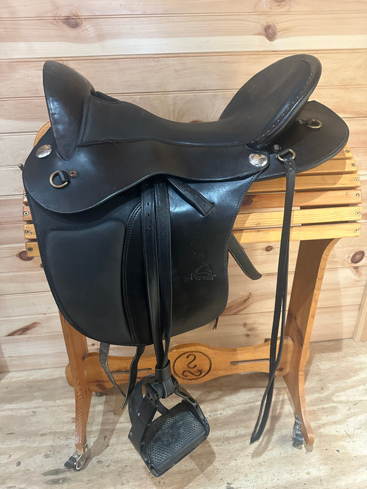 16.5” Parelli Hybrid Cruiser Endurance Saddle