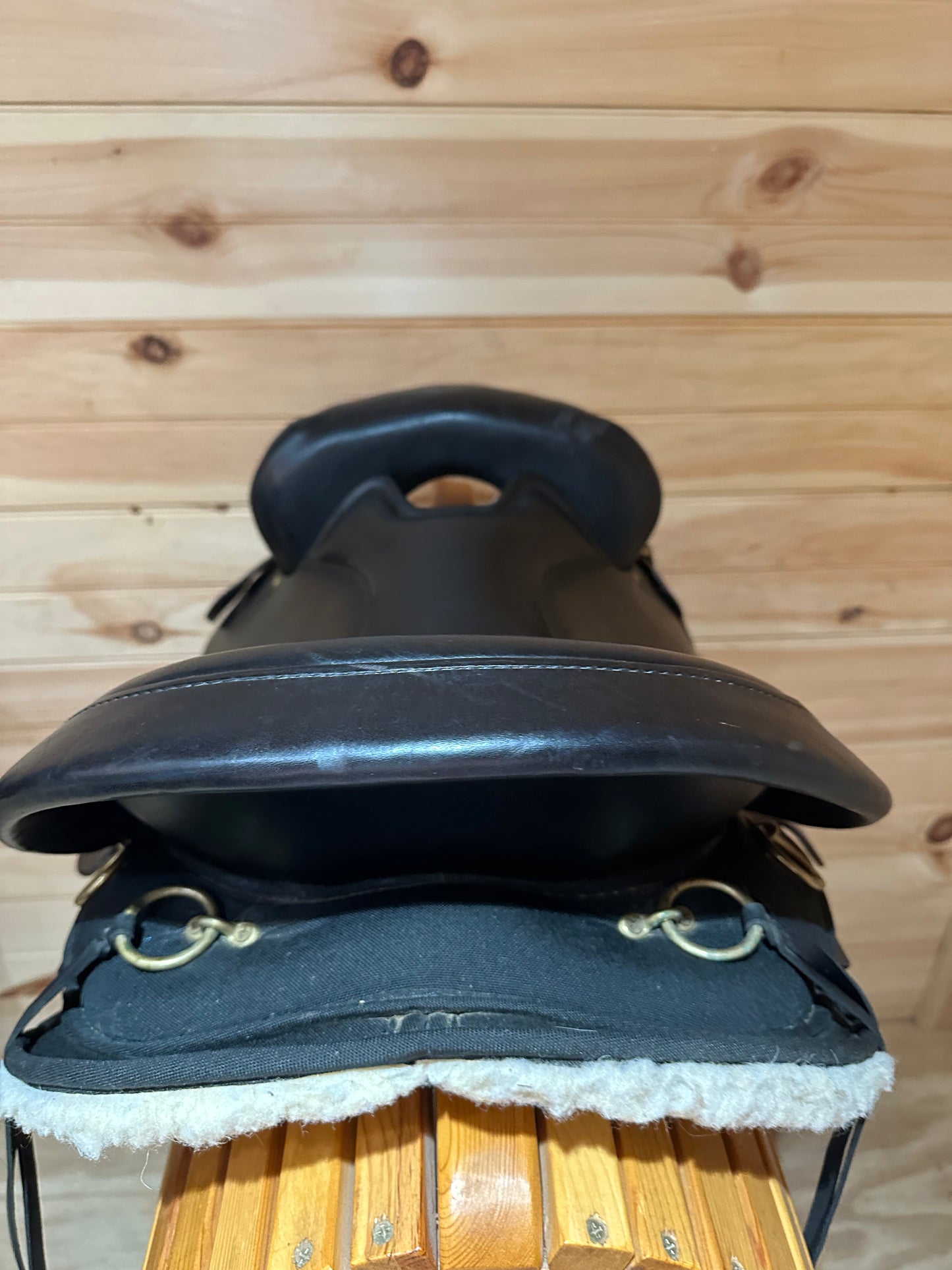 16” Circle Y High Horse Highbank Endurance Trail-boss Saddle Model 6916