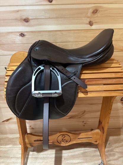 17.5” Stubben Genesis Deluxe CC Jumping Saddle (31cm)