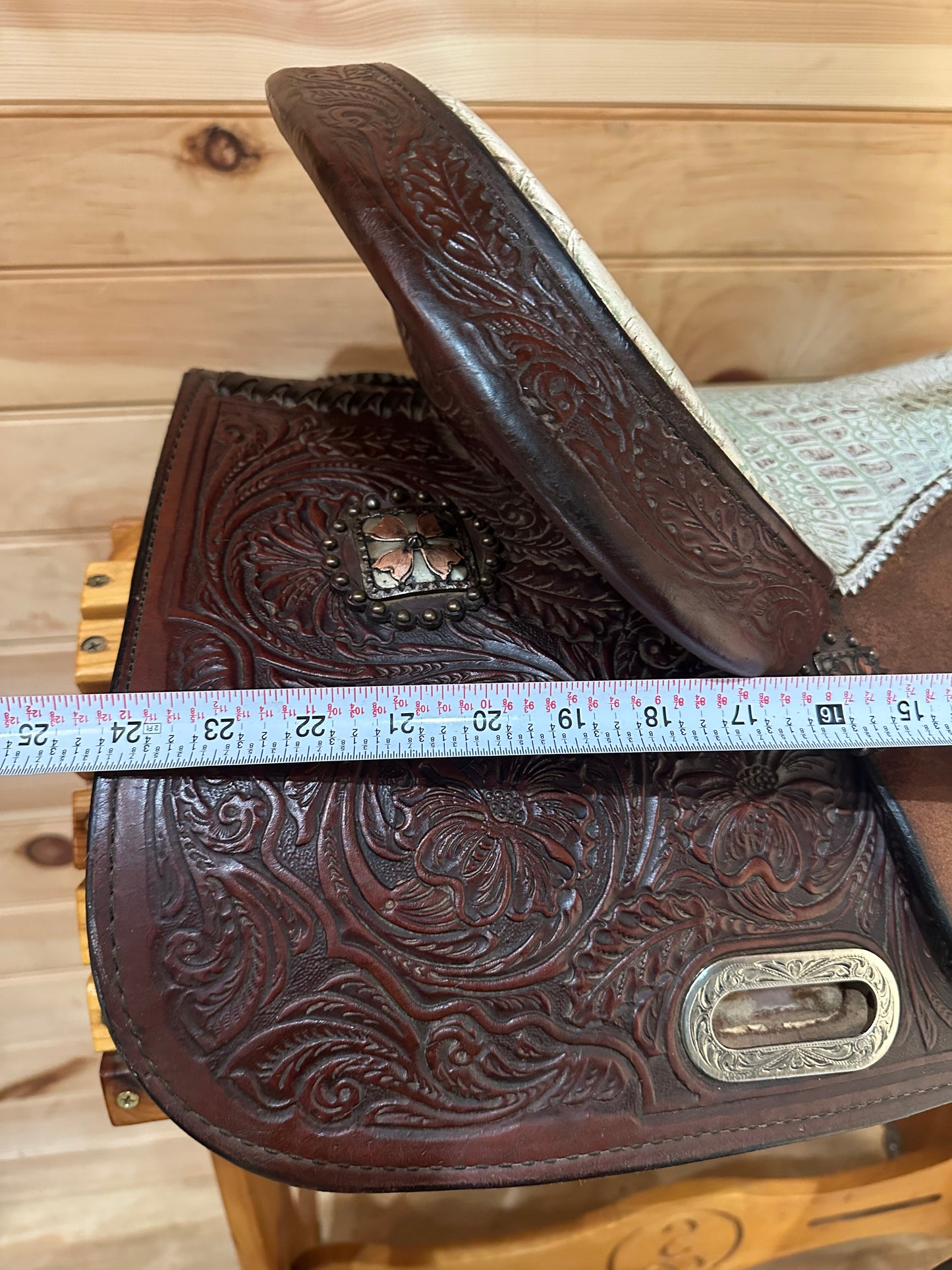 15” Circle Y High Horse RunAway Gator Barrel Saddle Model 6223