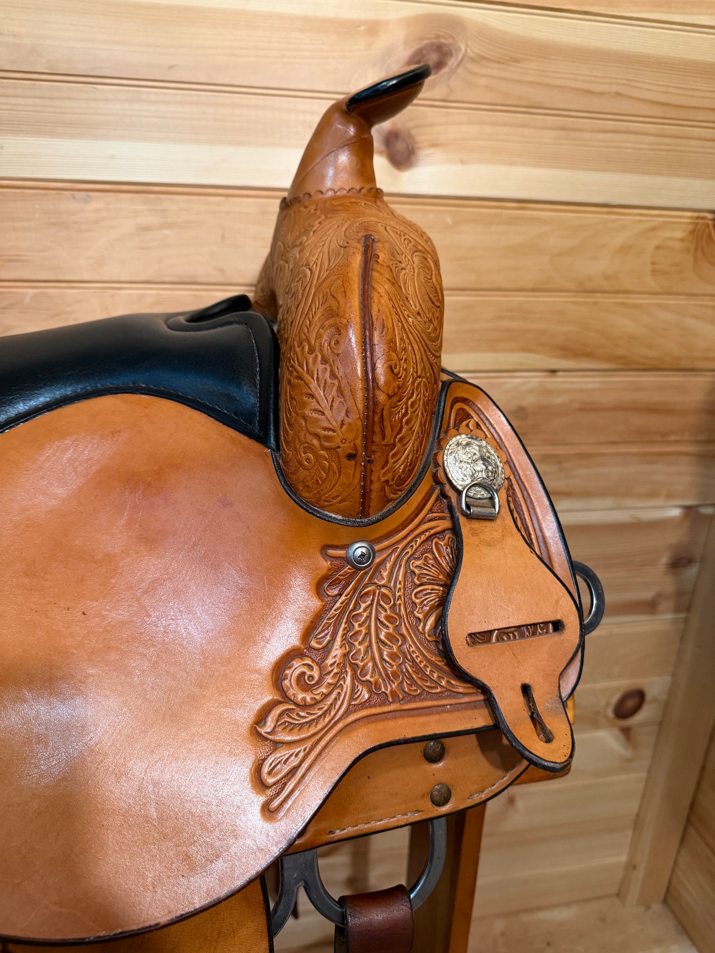 16” Circle Y High Horse Round Rock Gaited Western Trail Saddle Model 6870 (2015)