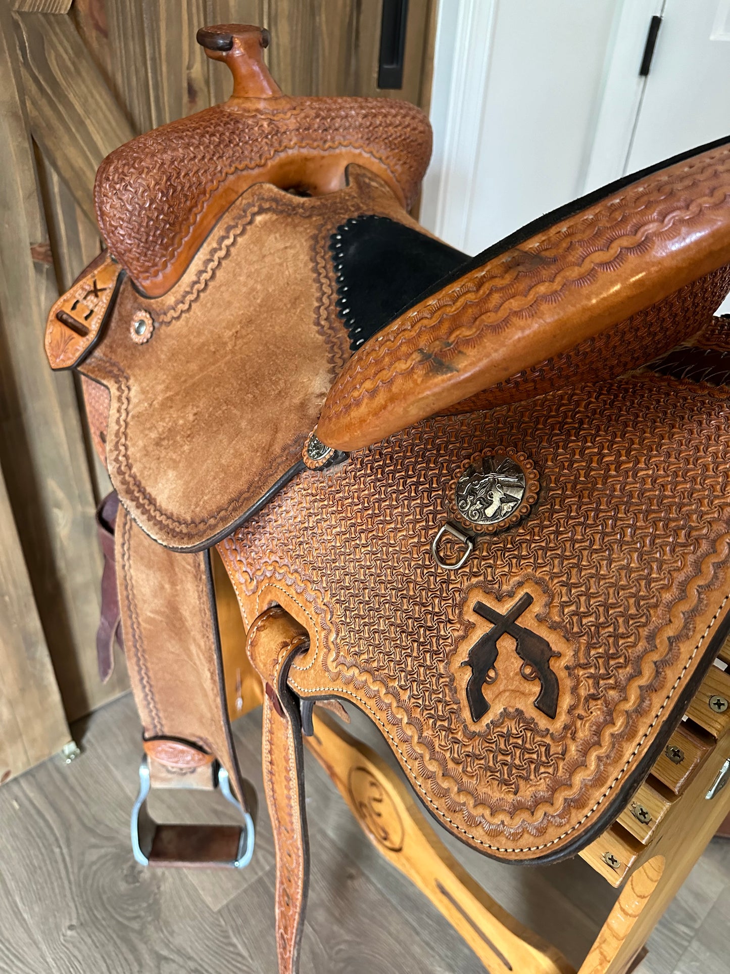 15.5” Reinsman Cody Clark Mounted Shooting Saddle