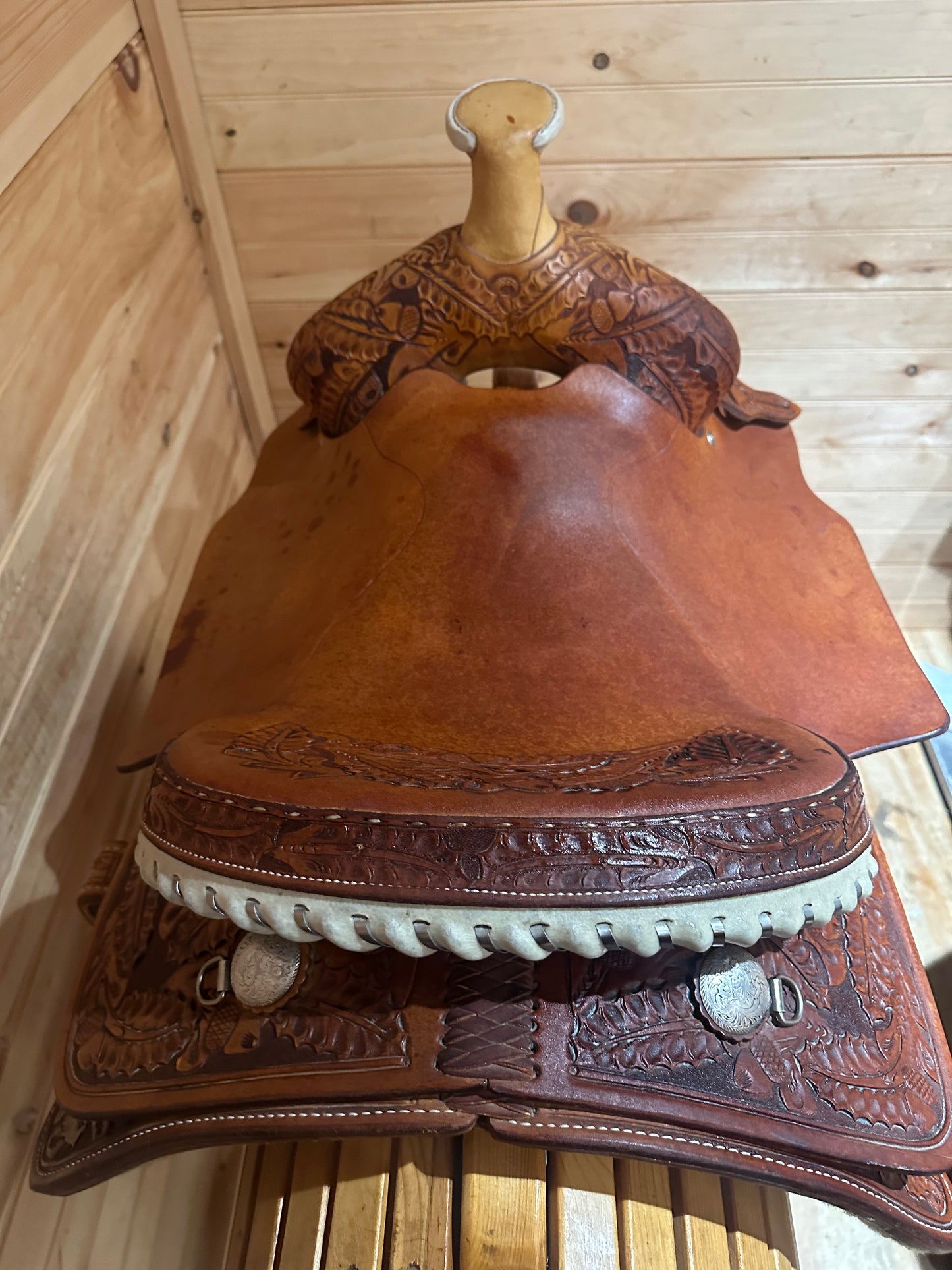 16.5” Court’s Western Roping Saddle Model 53037