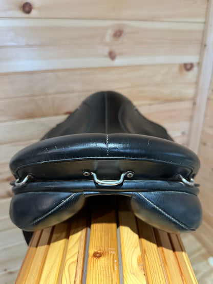 18” Duett Bravo Dressage Saddle (XW 36)