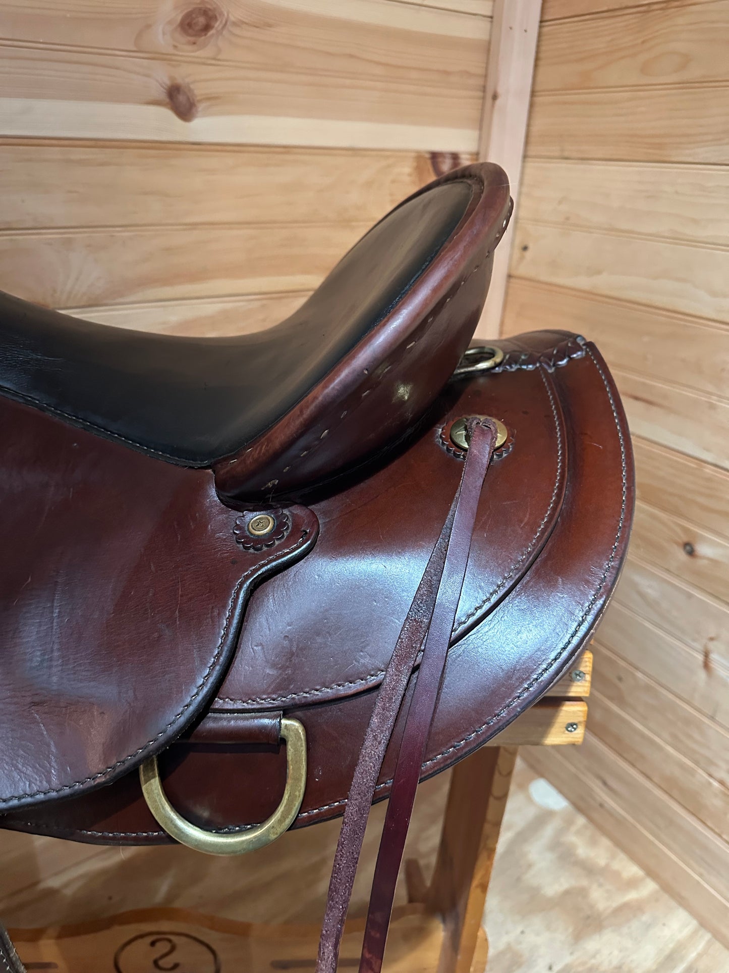 17” Circle Y Flex-Lite Round Skirt Western Trail Saddle Model 2374