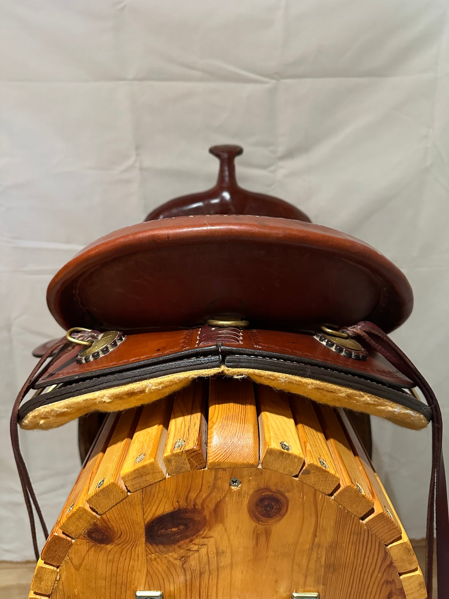 16” Crates Round Skirt Western Trail Saddle Model 400-4