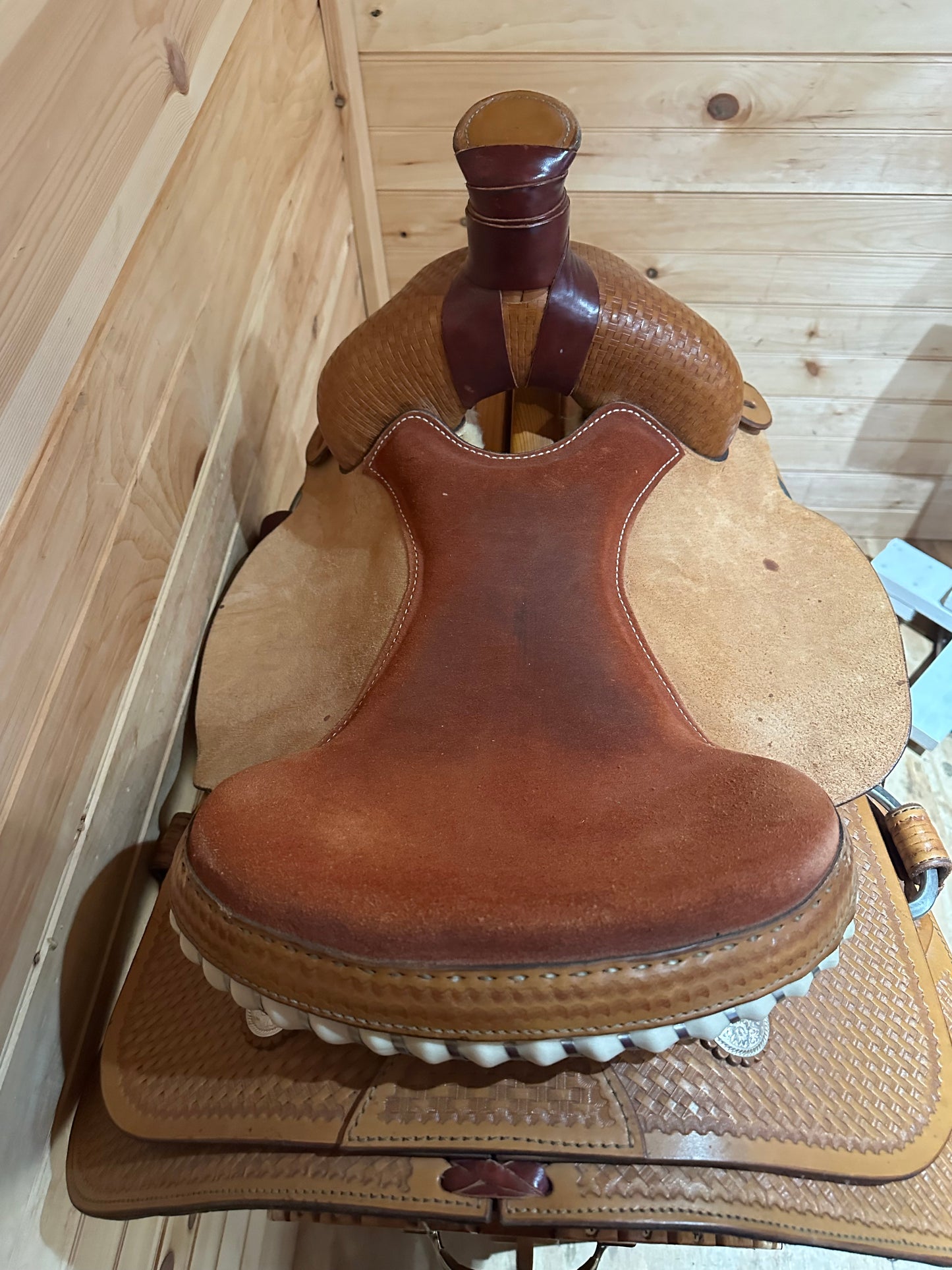 15.5” Bona Allen Western Roping Saddle Model 9233