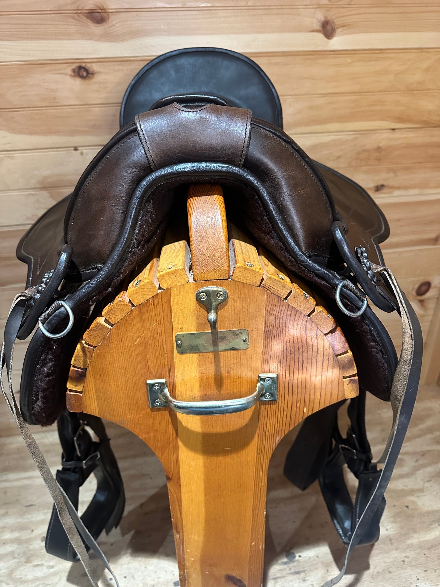 16” Edix Tiamo Treeless Endurance Trail Saddle