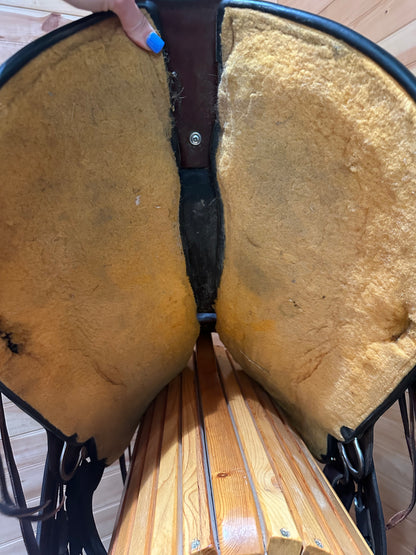 17” Circle Y Omaha Flex-Lite Round Skirt Western Trail Saddle Model 1554