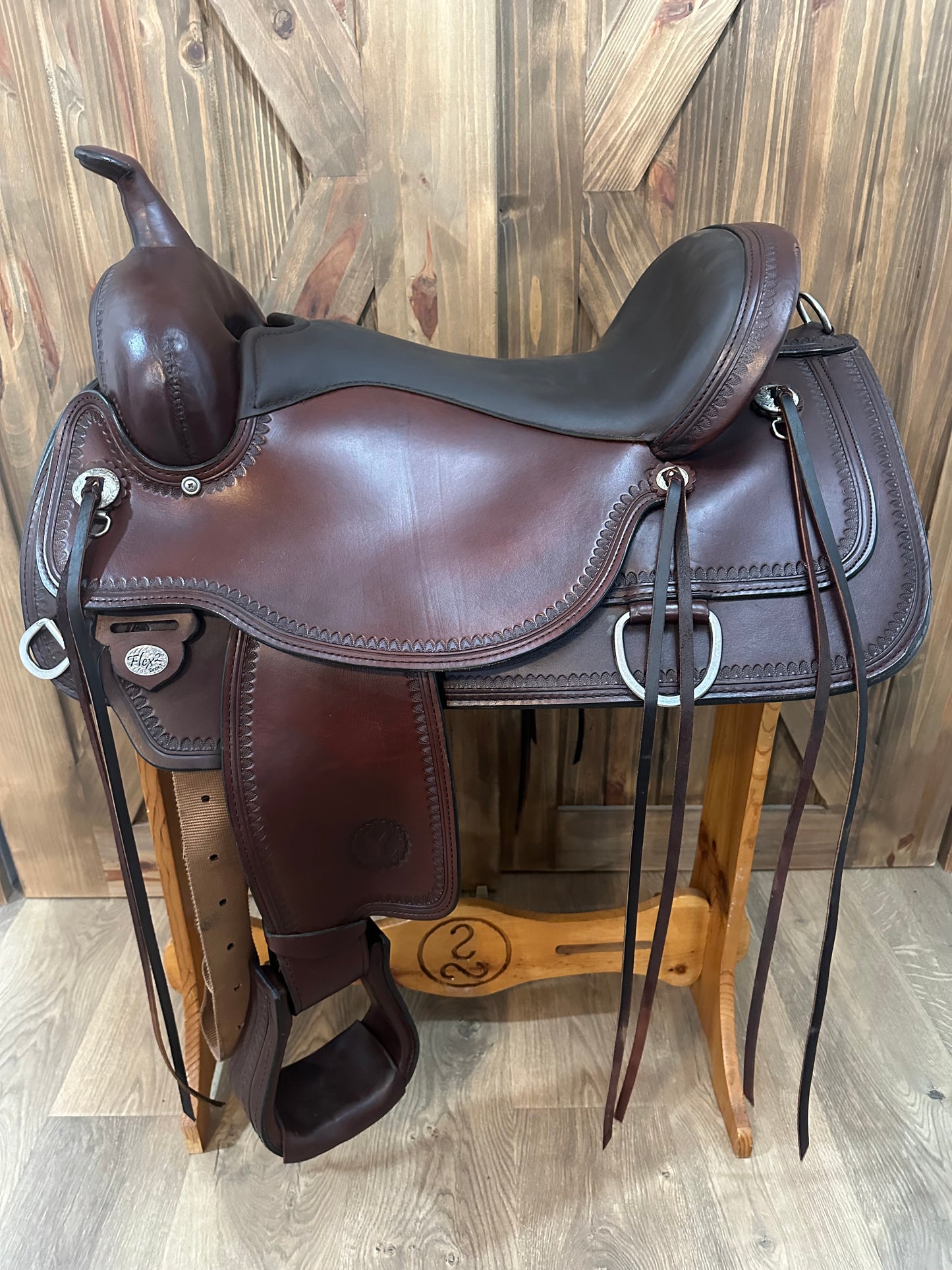 17” Circle Y Topeka Flex2 Western Trail Saddle - Wide