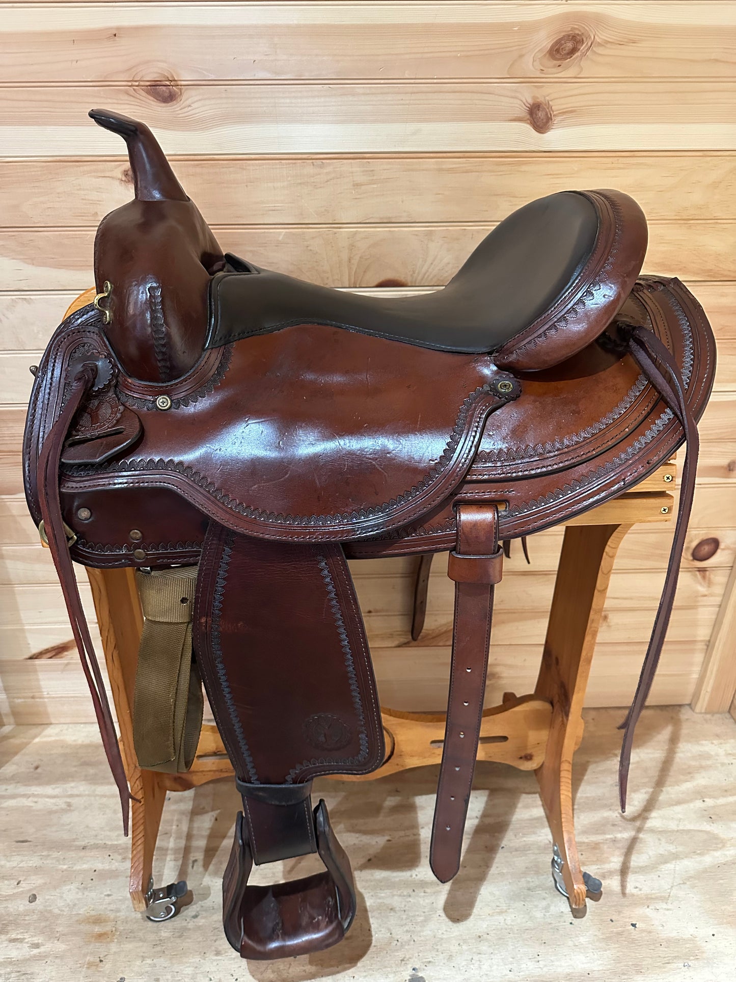16” Circle Y Flex-Lite Round Skirt Western Trail Saddle Model 1548