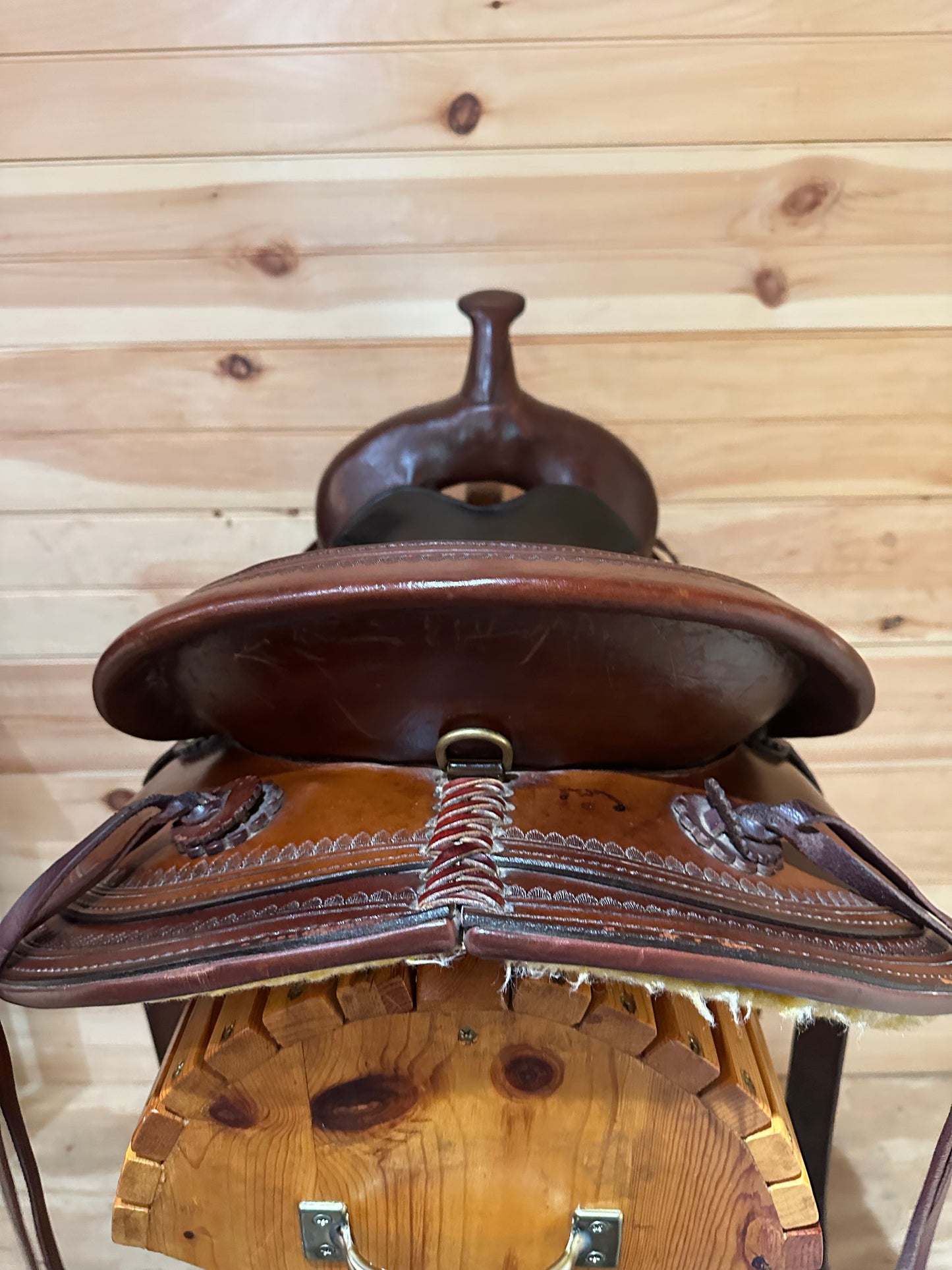 16” Circle Y Flex-Lite Round Skirt Western Trail Saddle Model 1548