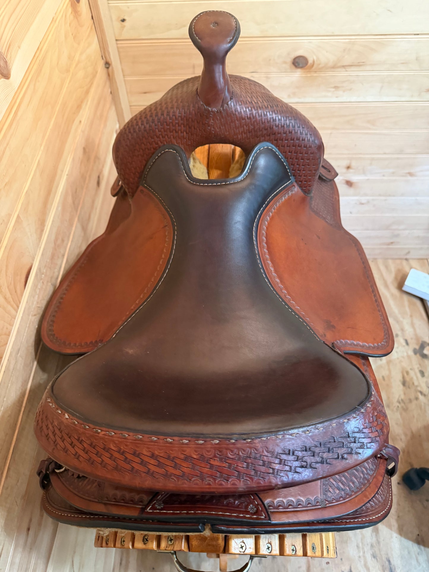 16.5” National Bridle Shop Tennessean Deluxe Western Saddle Model 2211