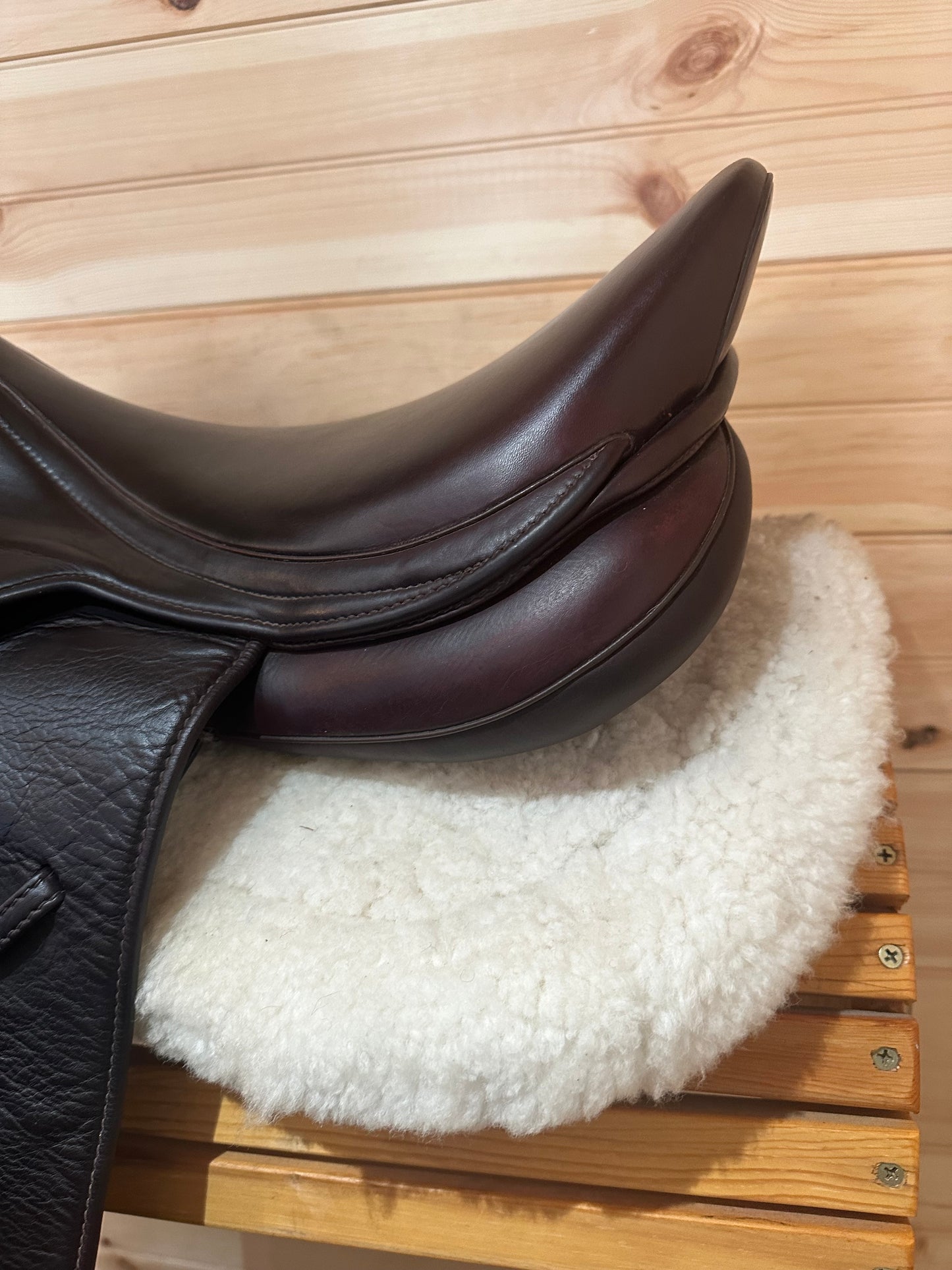 17.5” Royal Heritage Jumping Saddle *Adjustable Gullet*