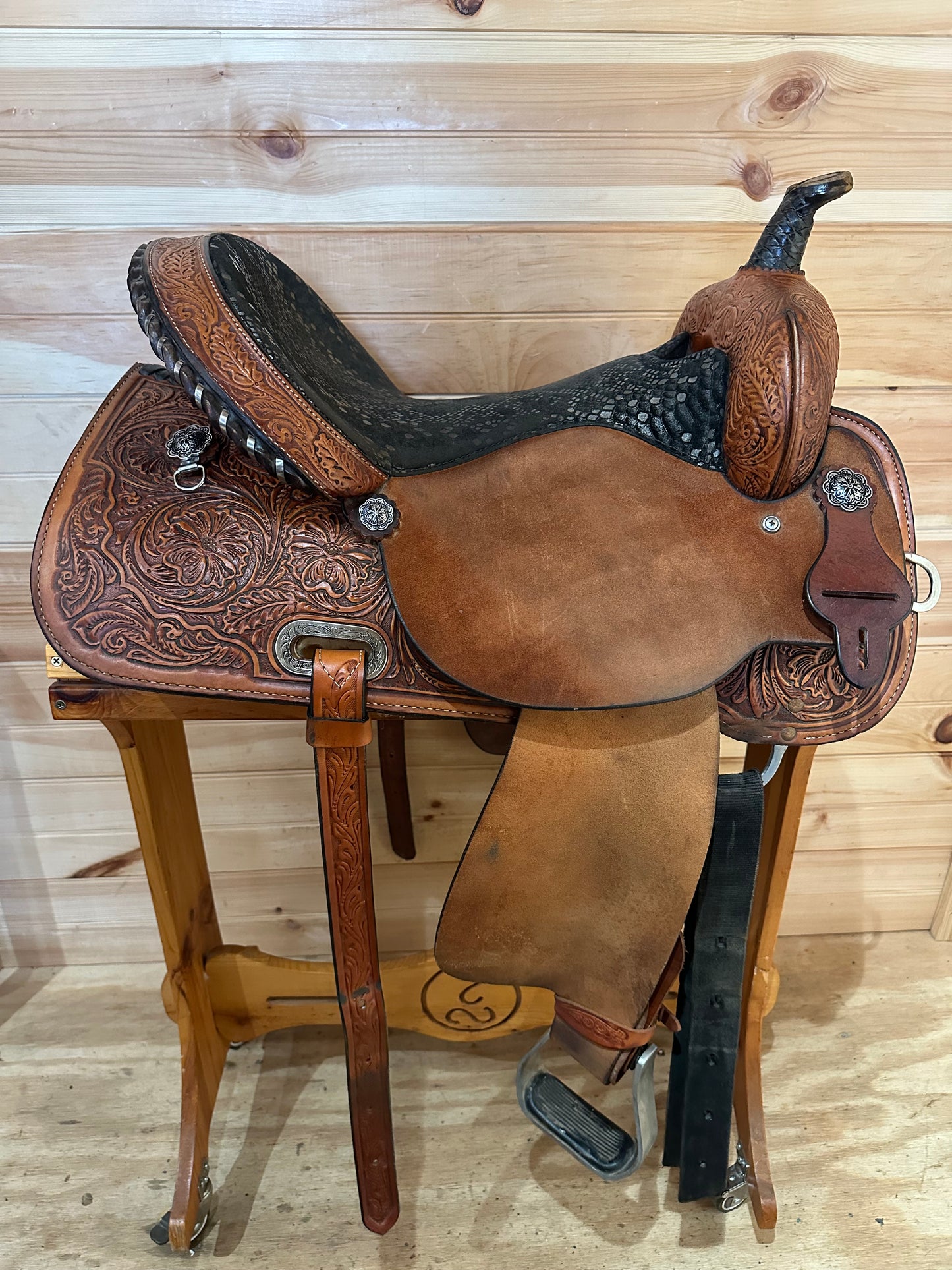 16” Circle Y High Horse Jewel Western Barrel Saddle Model 6224 (2017)