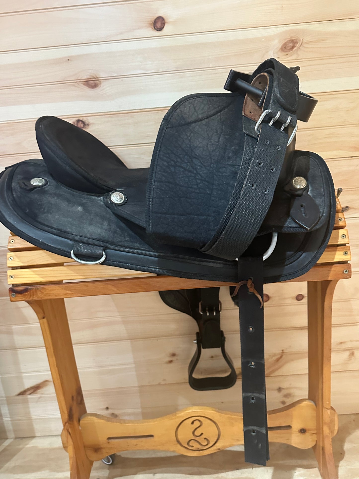 17” Abetta Flex Lightweight Round Skirt Trail Saddle